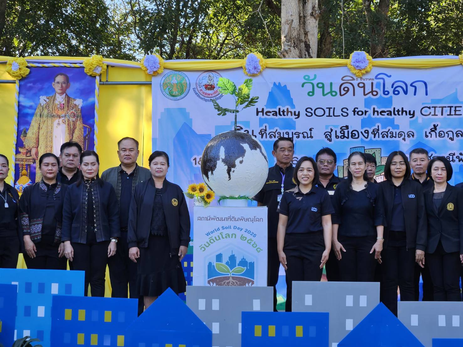 title - ส.ป.ก.จังหวัดพิษณุโลก ร่วมงานวันดินโลก ปี 2568 รณรงค์ความสำคัญของทรัพยากรดิน สู่เมืองที่สมดุล เกื้อกูลชีวิต